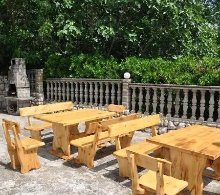 Gostinjska kuća 4620-96 For 3 Pers In Lopar