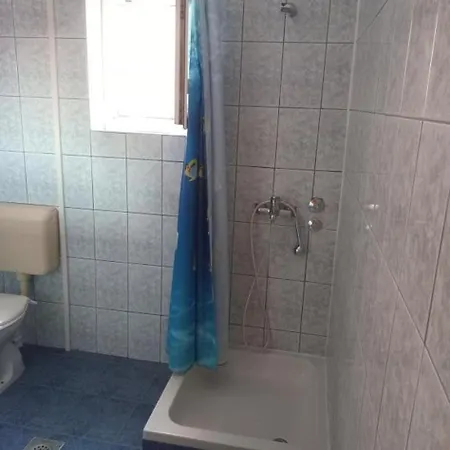 4620-96 For 3 Pers In Gostinjska kuća Lopar